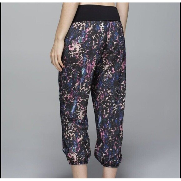 Lululemon Womens Om Pant Floral Black Multi Fold Over Waist Jogger Pant Sz 4 - Picture 1 of 10